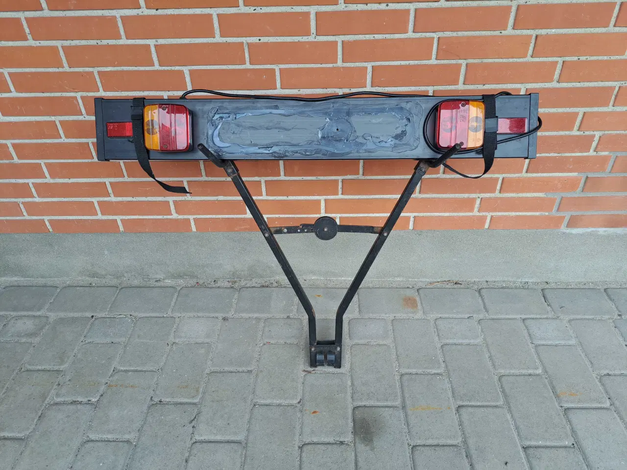 Billede 2 - Lygtebom og cykelholder 