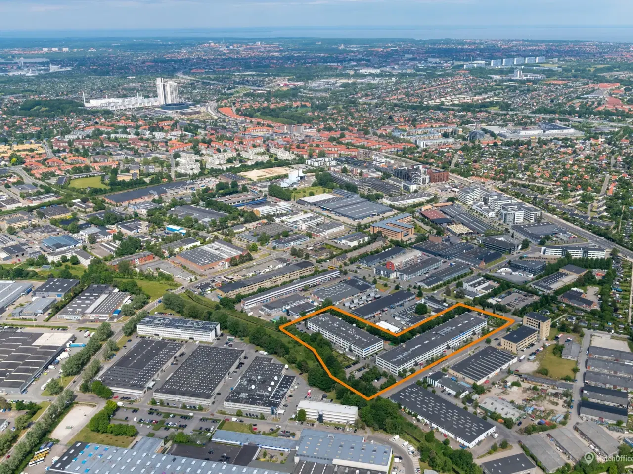 Billede 3 - Lager- og kontorlejemål med pæne glasløsninger. klimaanlæg og stort kantineområde