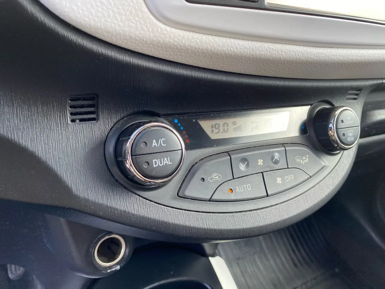 Billede 11 - Toyota Yaris 1,3 VVT-I Trend 99HK 5d 6g
