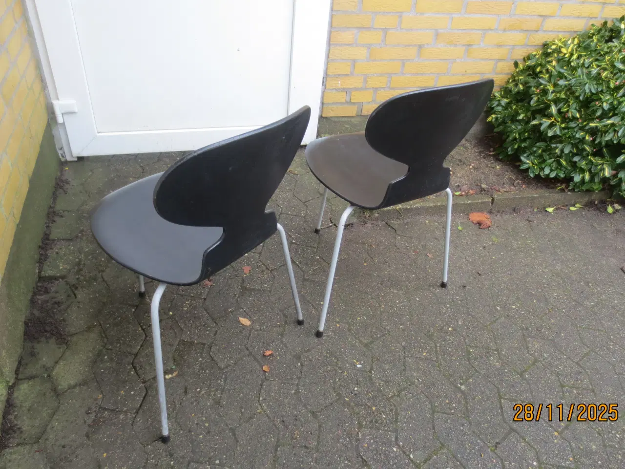 Billede 4 - 2 stk Myre stole Nummer 3100 med 3 ben 