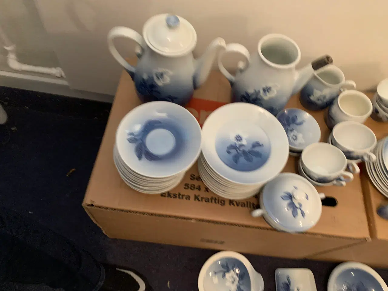 Billede 1 - Fint Julerose stel