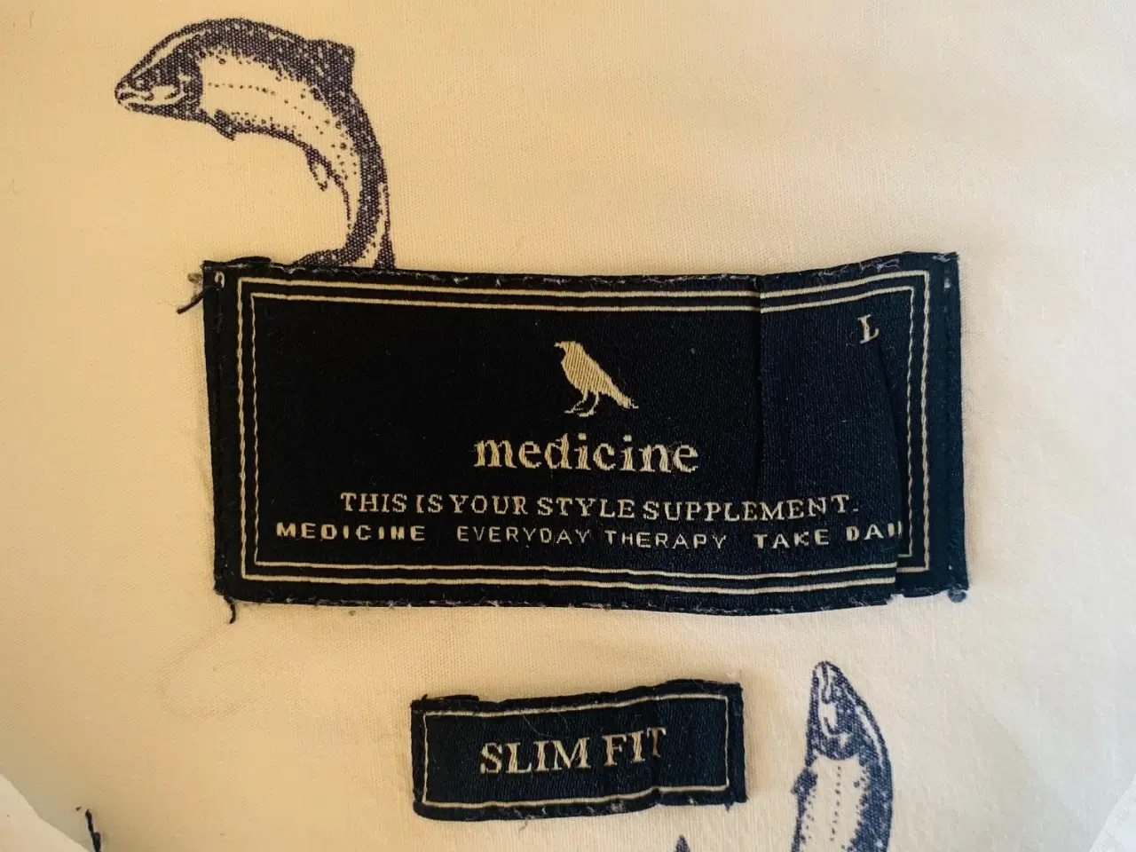Billede 3 - Medicine slim fit skjorte m. fiskemotiv (str. L)