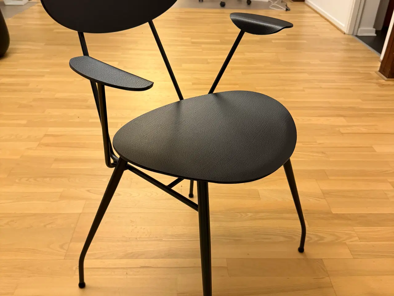 Billede 3 - Spisekort med 3 stole (dansk design og produktion)