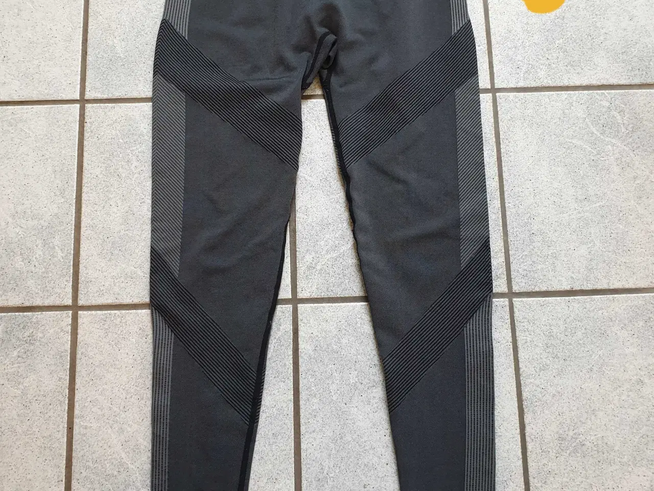 Billede 6 - Blande træningstøj str S-M 