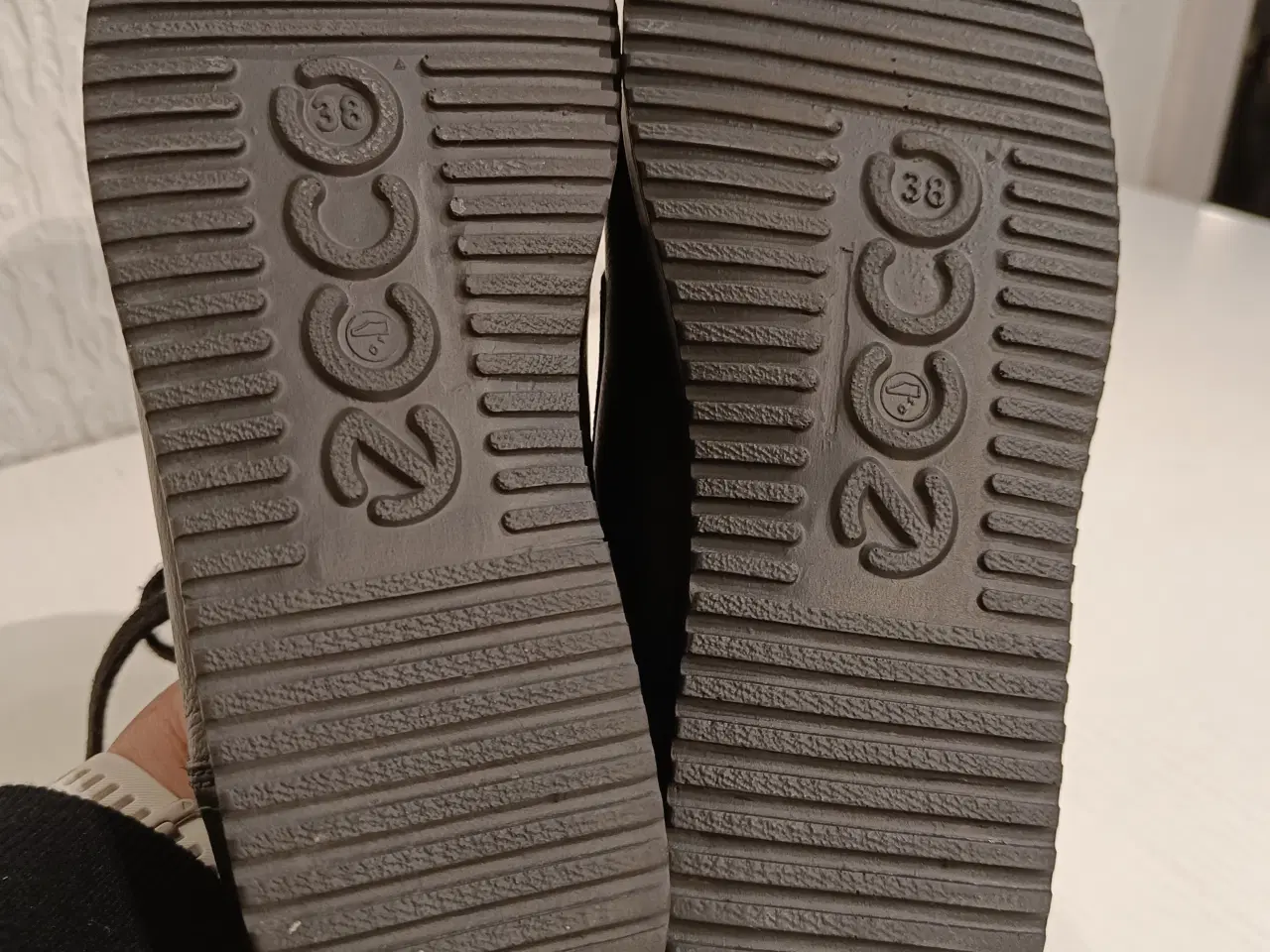 Billede 5 - Ecco sort læder sko 38str 
