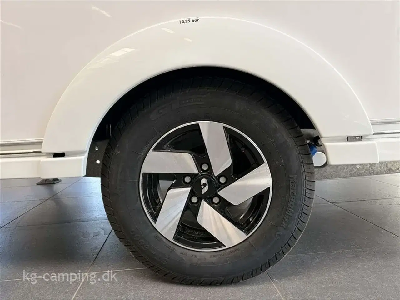 Billede 9 - 2026 - Adria Altea 362 LH   Adria Altea 362 LH - Klar til eventyr - Enkeltsenge - Stort 140L Køleskab