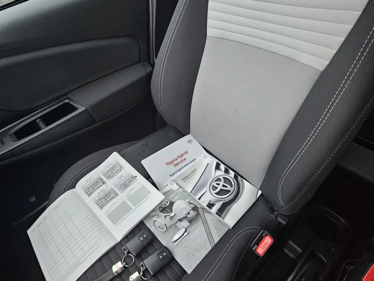 Billede 10 - Toyota Yaris 1.5 Hybrid H3 ECVT topudstyr nyservic