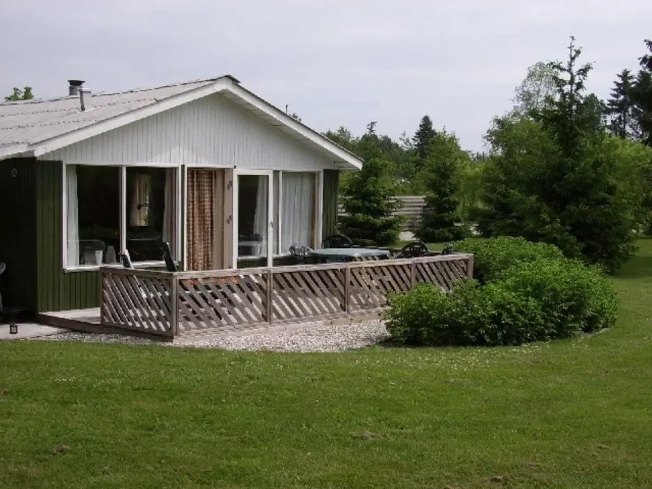 Billede 3 - Dejlig ugenert hel�rsisoleret sommerhus p� sk�n stor grund, stor dejlig gr�spl�ne i et dejligt naturomr�de. Her kan ses masse af fugle, r�dyr, harer, egern.