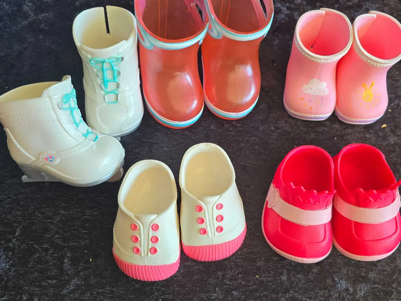 Billede 1 - Baby Born skøjter , støvler og sko