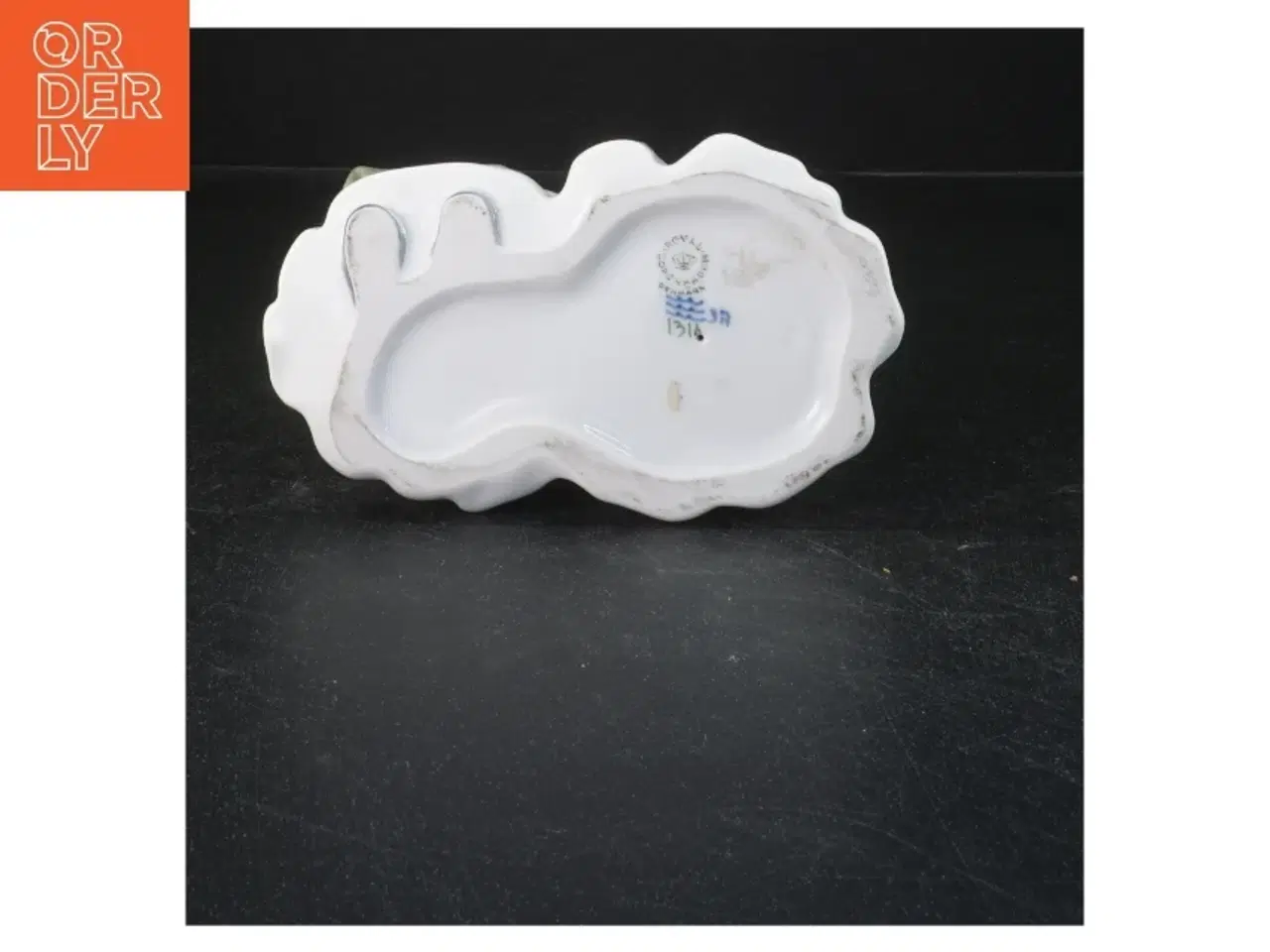 Billede 2 - Porcelænsfigur af to amagerpiger fra Royal Copenhagen (str. 19x17 cm)