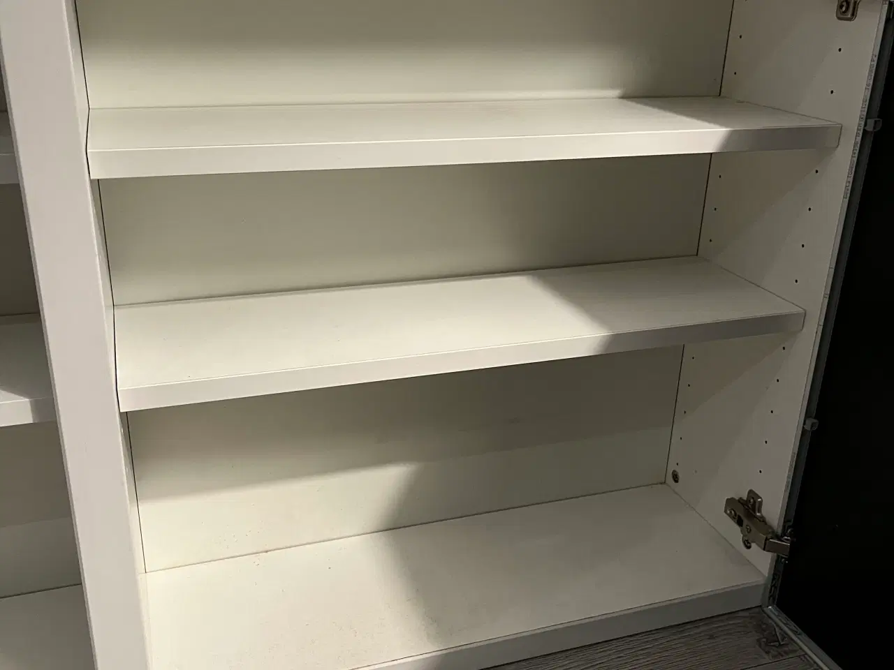Billede 5 - Væghængt skab
