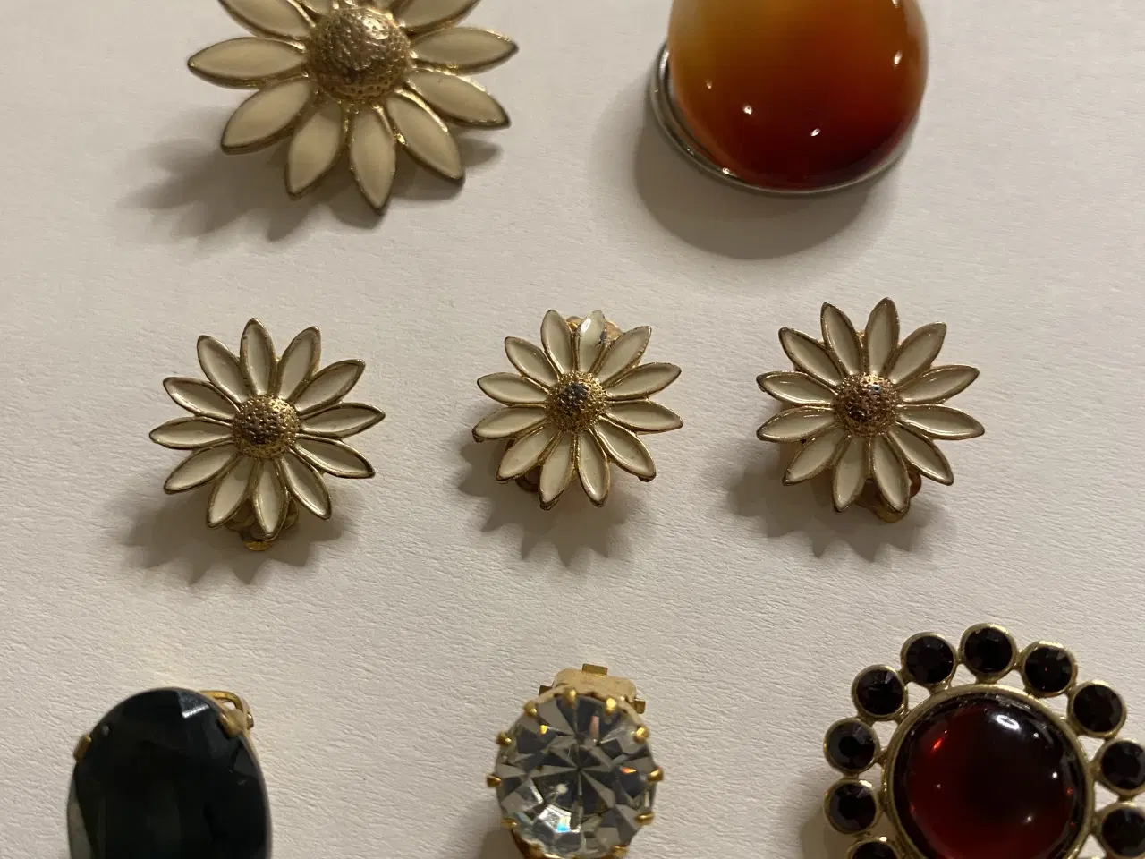 Billede 3 - Øreringe forgyldt og broche