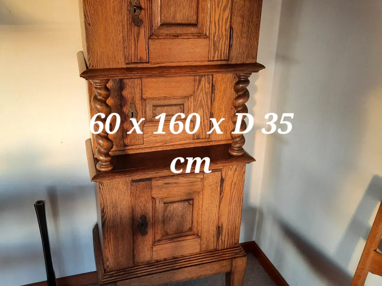 Billede 1 - Tobaksskab m/udskæringer