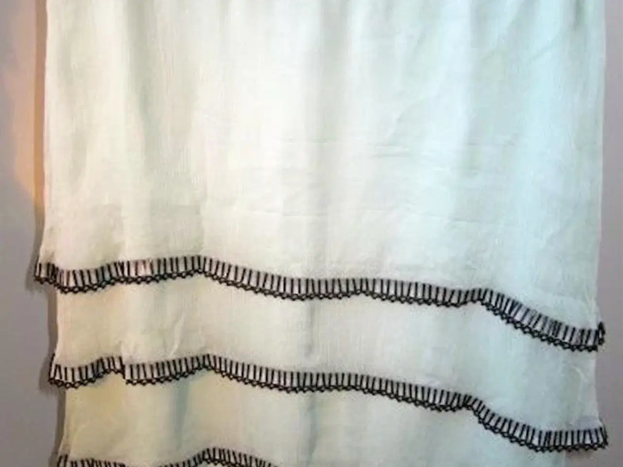 Billede 1 - Cacharel, silkenederdel, str 42