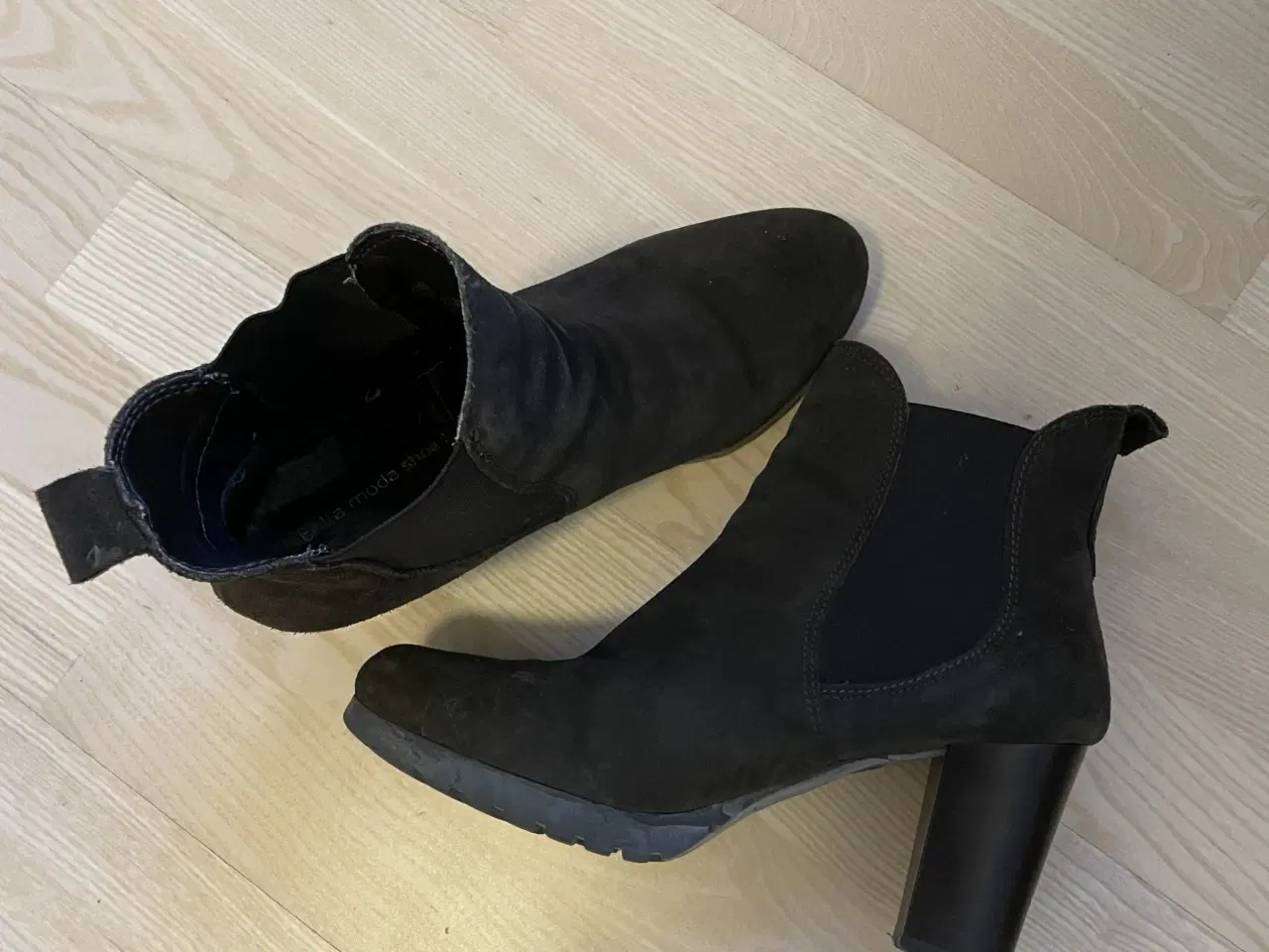 Billede 1 - Brun støvlet