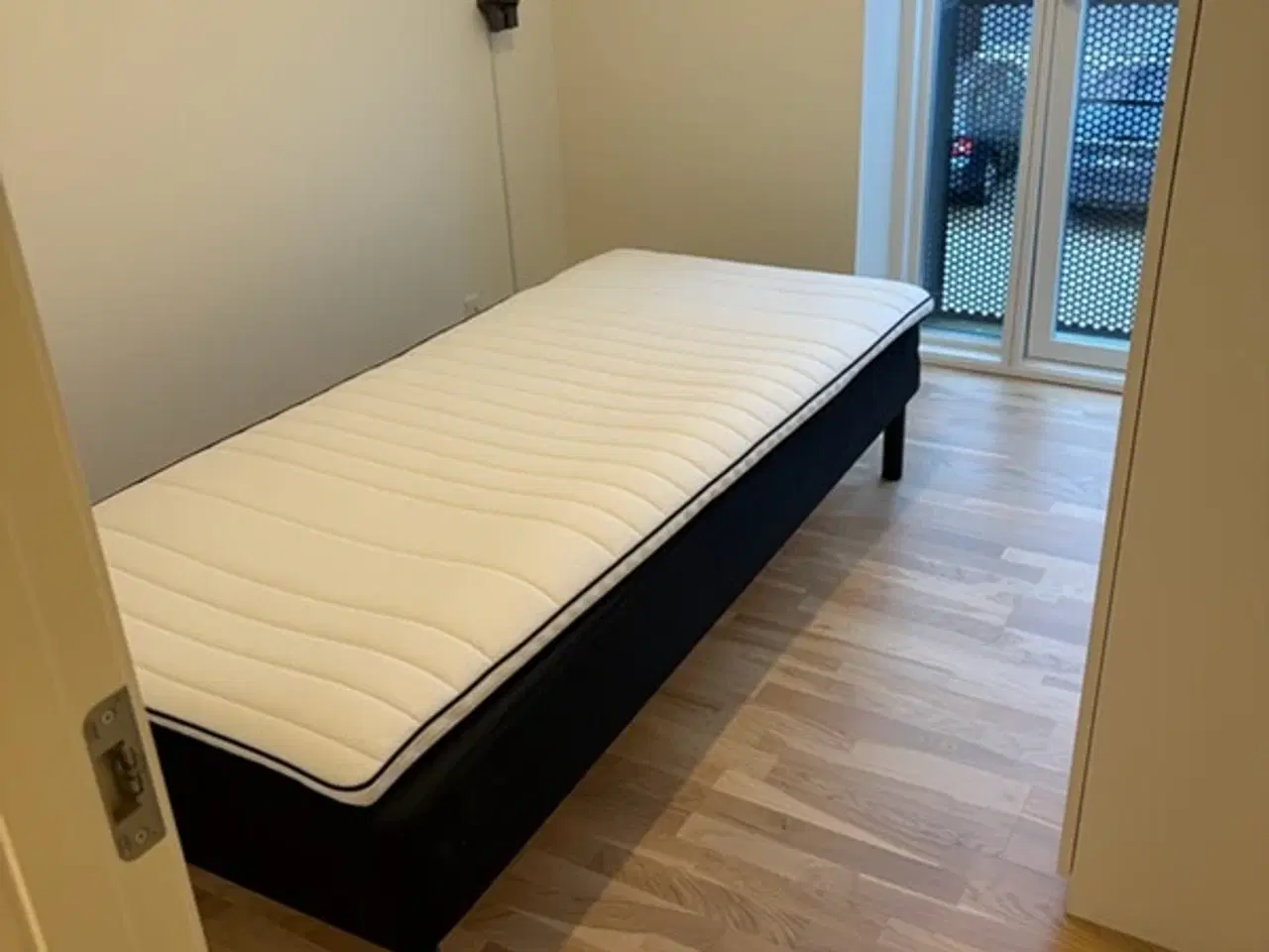 Billede 4 - Boksmadras fra jysk