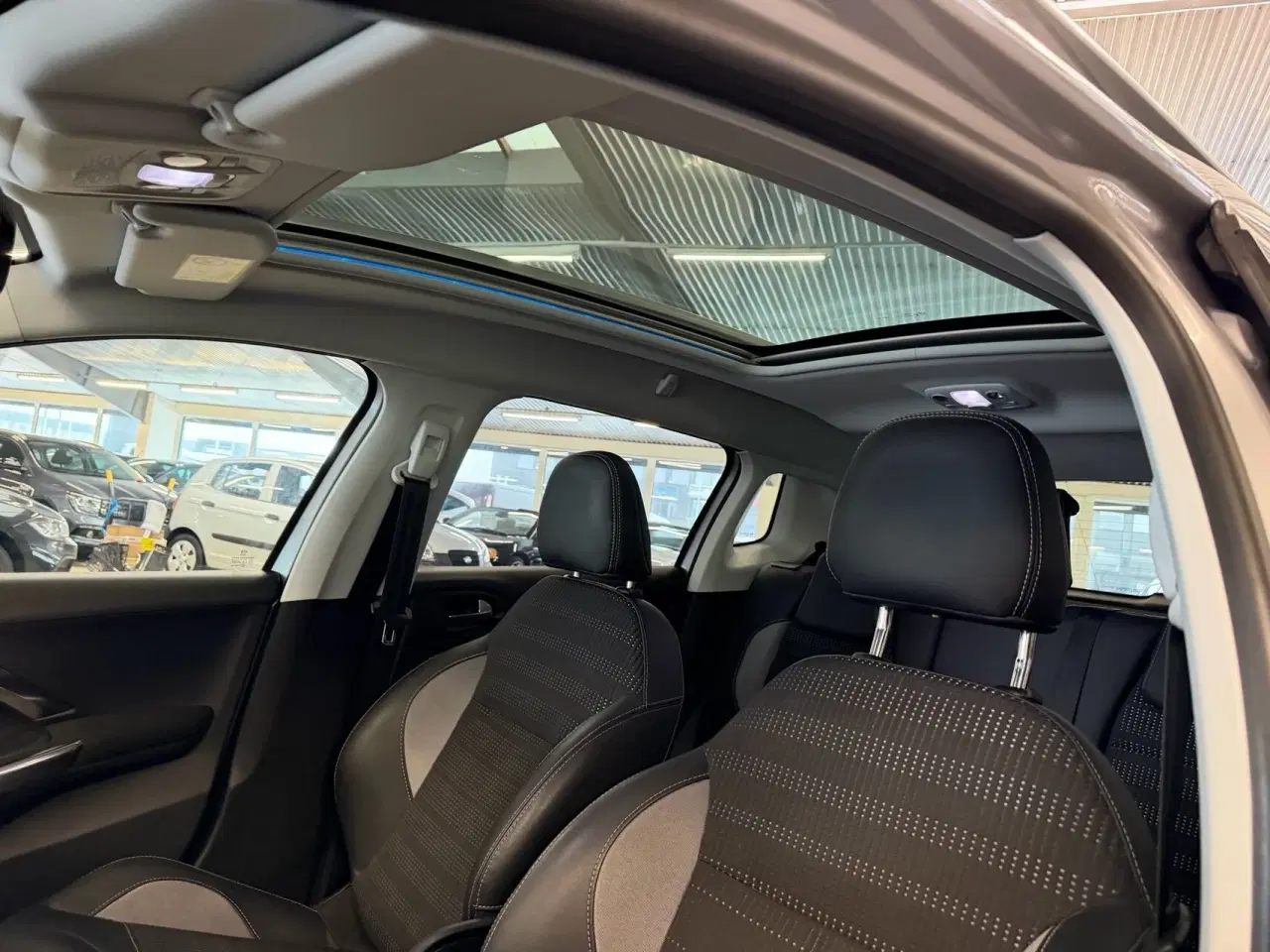 Billede 18 - Peugeot 2008 1,2 e-THP Allure Sky 110HK 5d