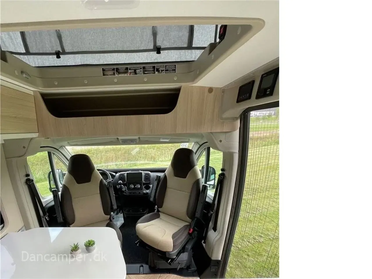 Billede 15 - 2024 - Chausson First Line V594 Pop-Up   Den korte van nu med pop-up tag. 140Hk. Tilbehørspakke, Connectpakke, Articpakke, markise og solpanel.