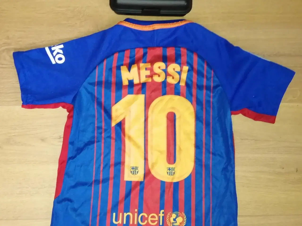 Billede 1 - FC BARCELONA MESSI 2017-18, STR. 140 OG MADKASSE