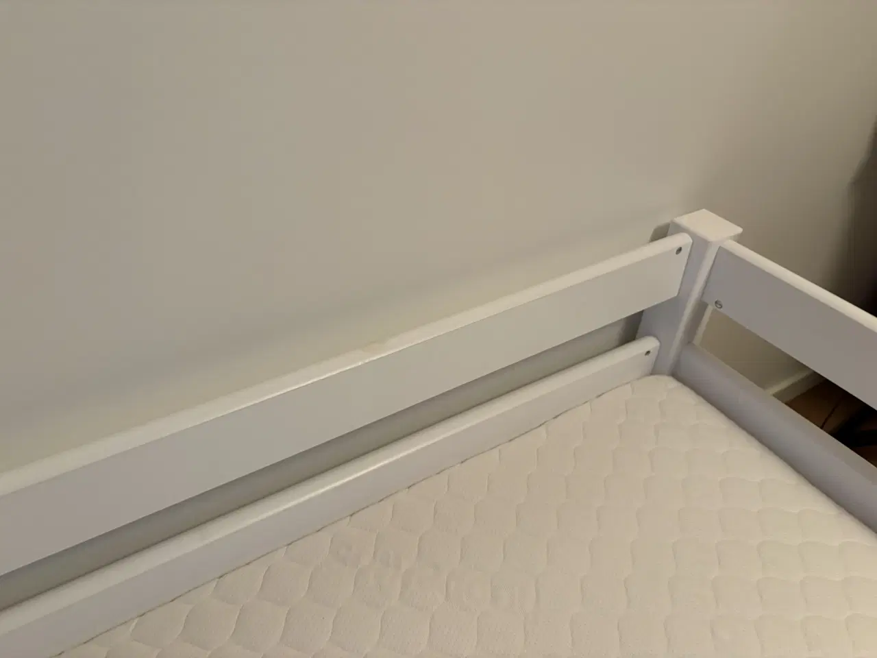 Billede 1 - Børneseng 90x200 inkl. madras