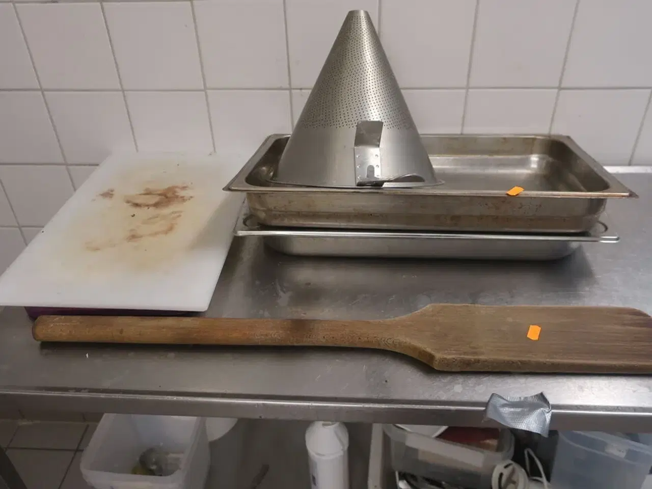 Billede 2 - Indhold på rullebord