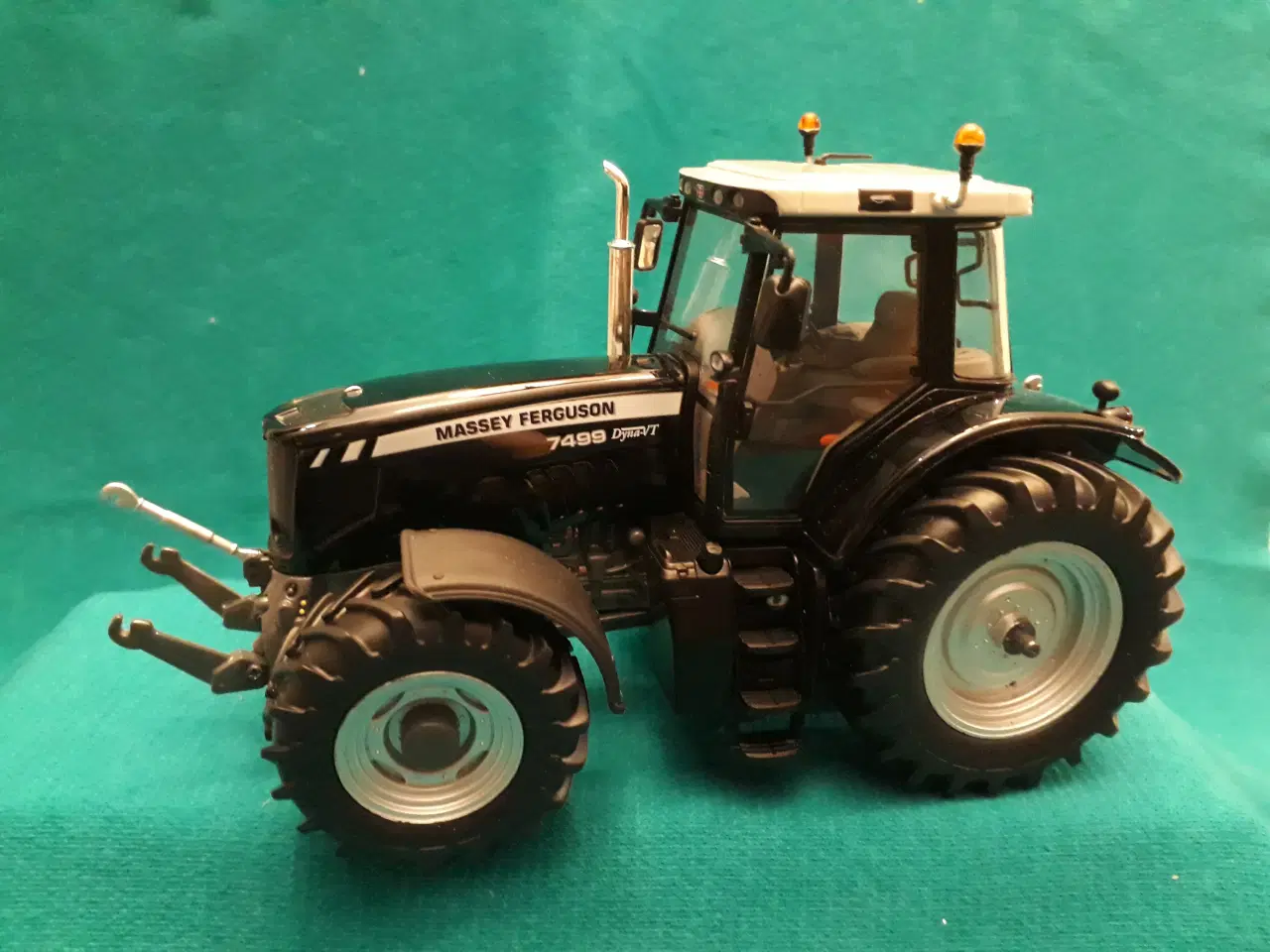 Billede 1 - Sort Massey Ferguson 7499 Traktor