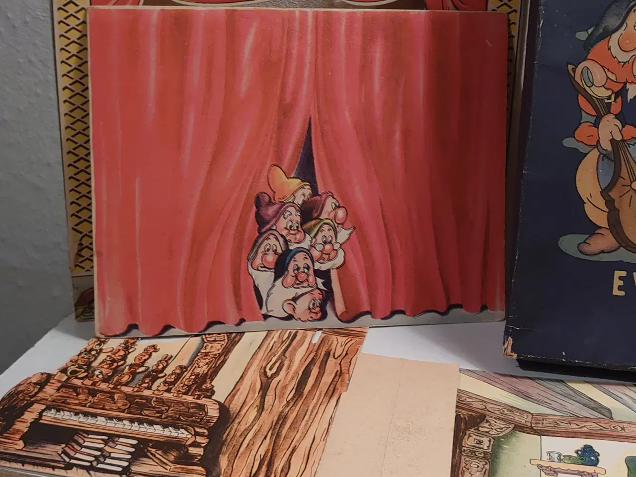 Billede 5 - Gammelt Eventyrteater i karton, Snehvide og de...