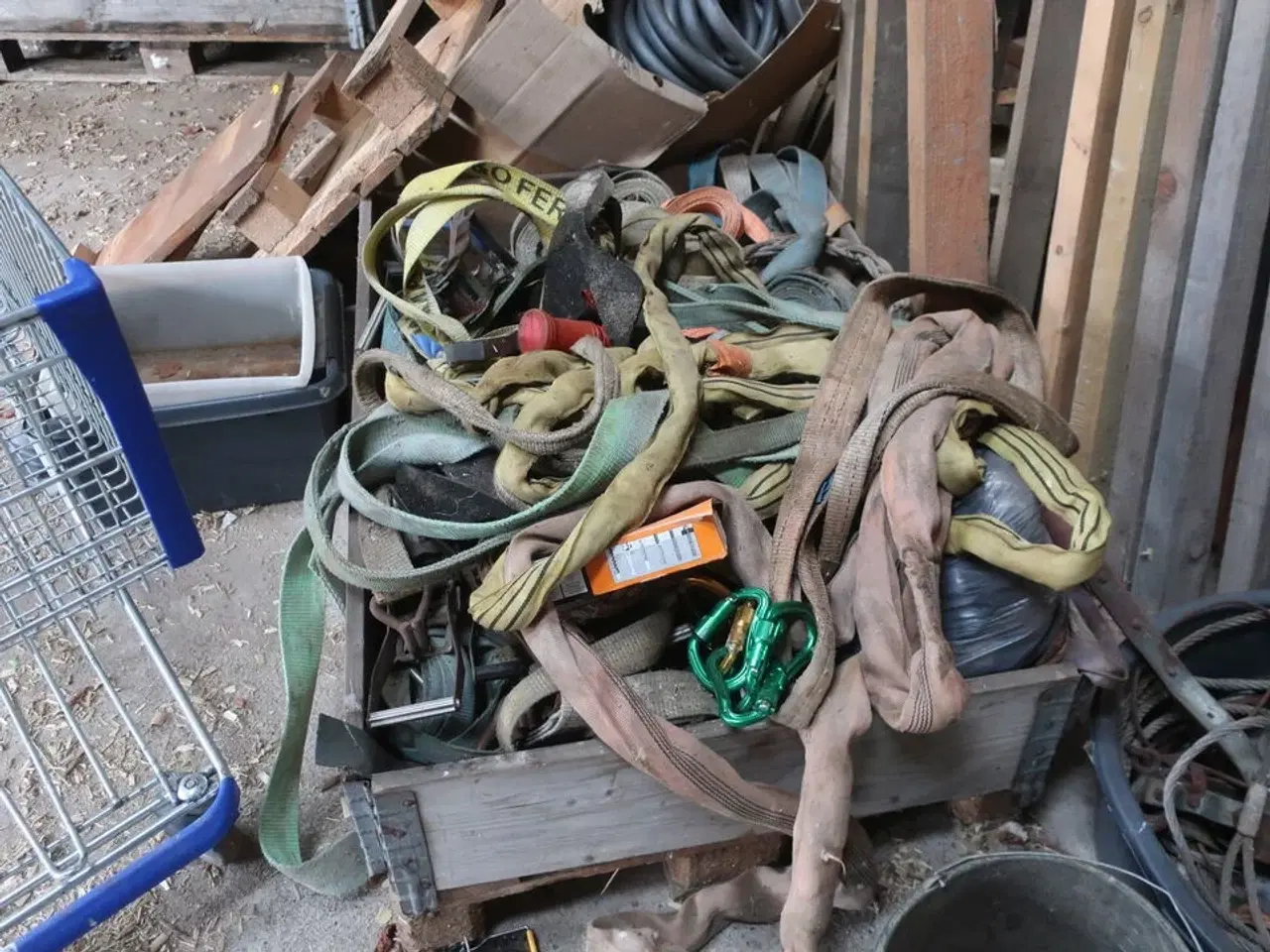 Billede 14 - Div. Træ, hegn, værktøj, løftestroppe, buskrydder m.m.