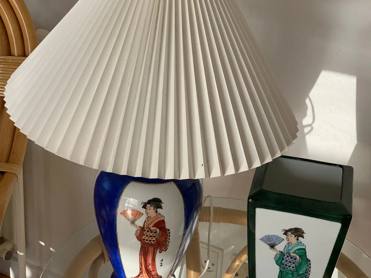 Billede 2 - Håndmalet bordlampe med hvid Le Klint skærm / vase
