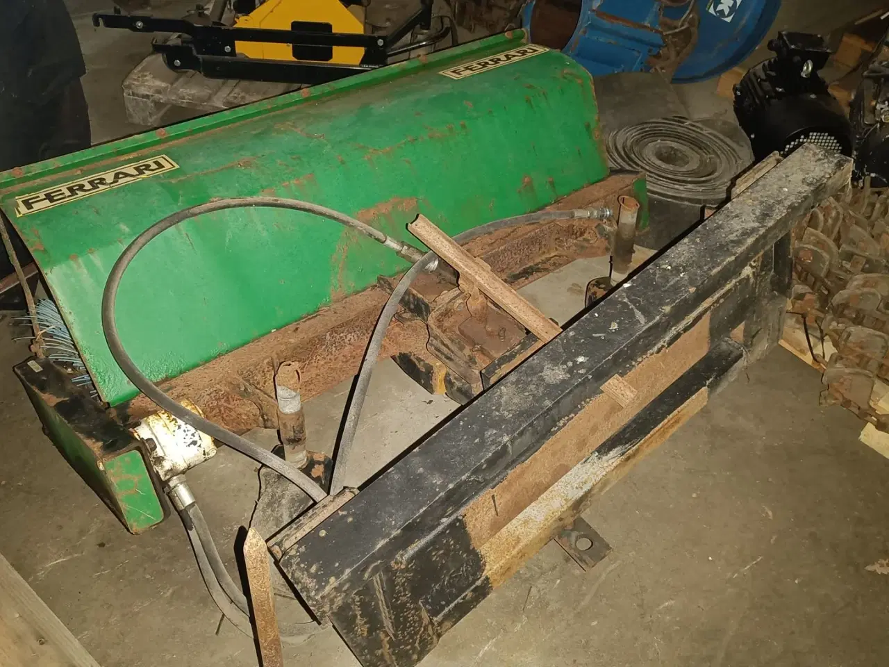 Billede 1 - - - - Kost (har siddet på en Uni-loader)