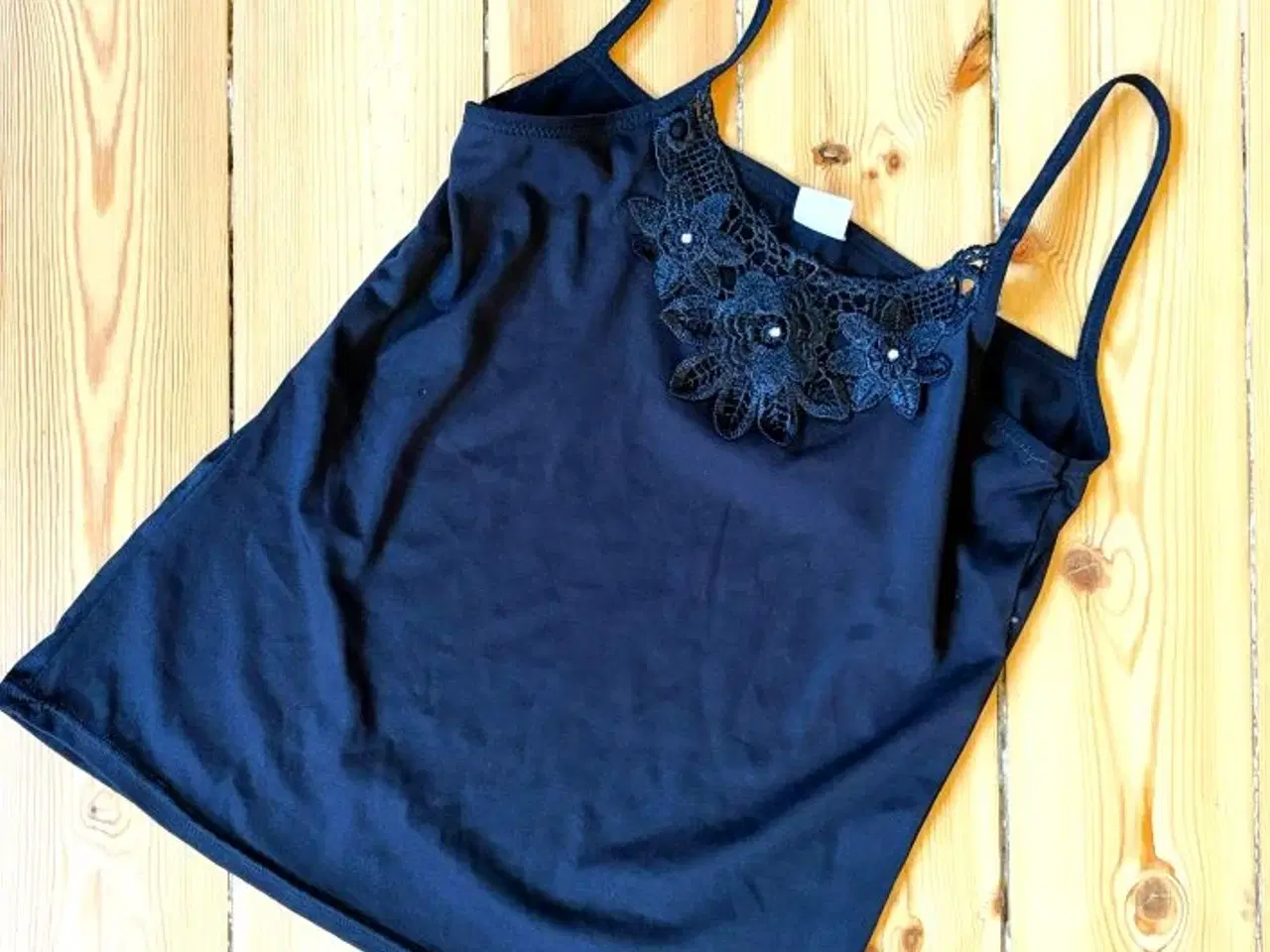 Billede 1 - Sommertop med spaghettistropper og blonde