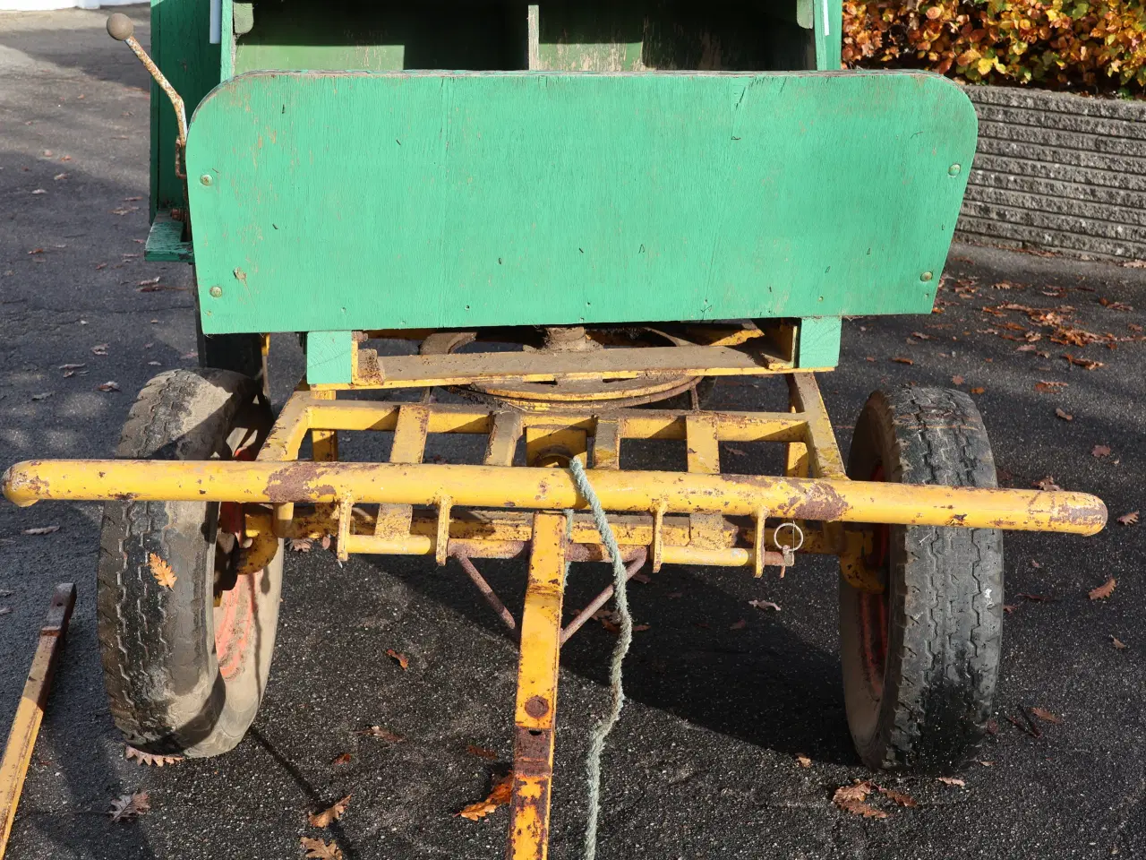 Billede 4 - Gl 4 hjulet gummivogn m/drejekrans
