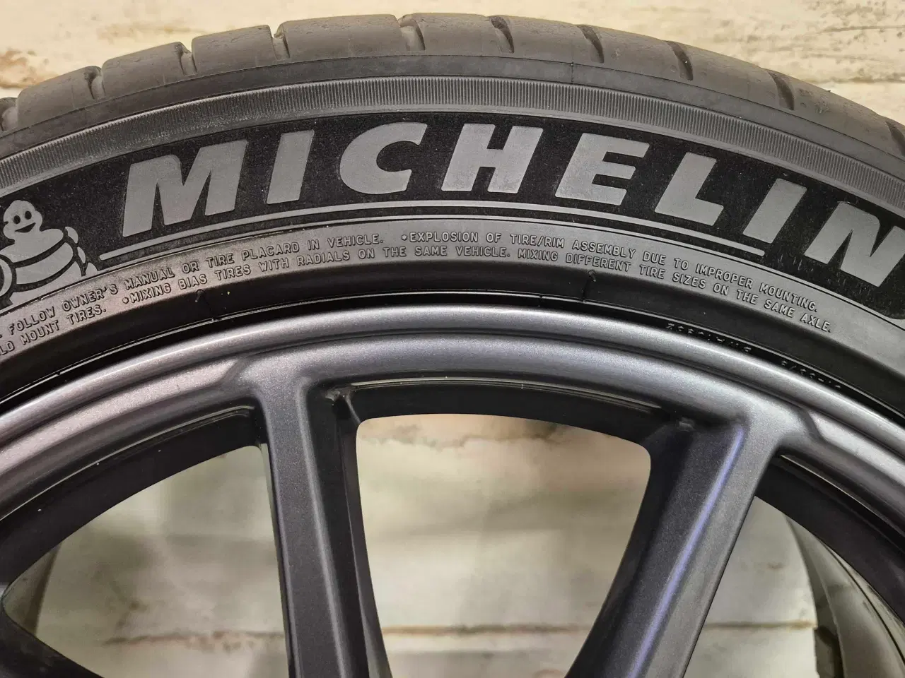 Billede 2 - 5x114.3 TESLA ORIGINAL ALUFÆLGE MED SOMMERDÆK