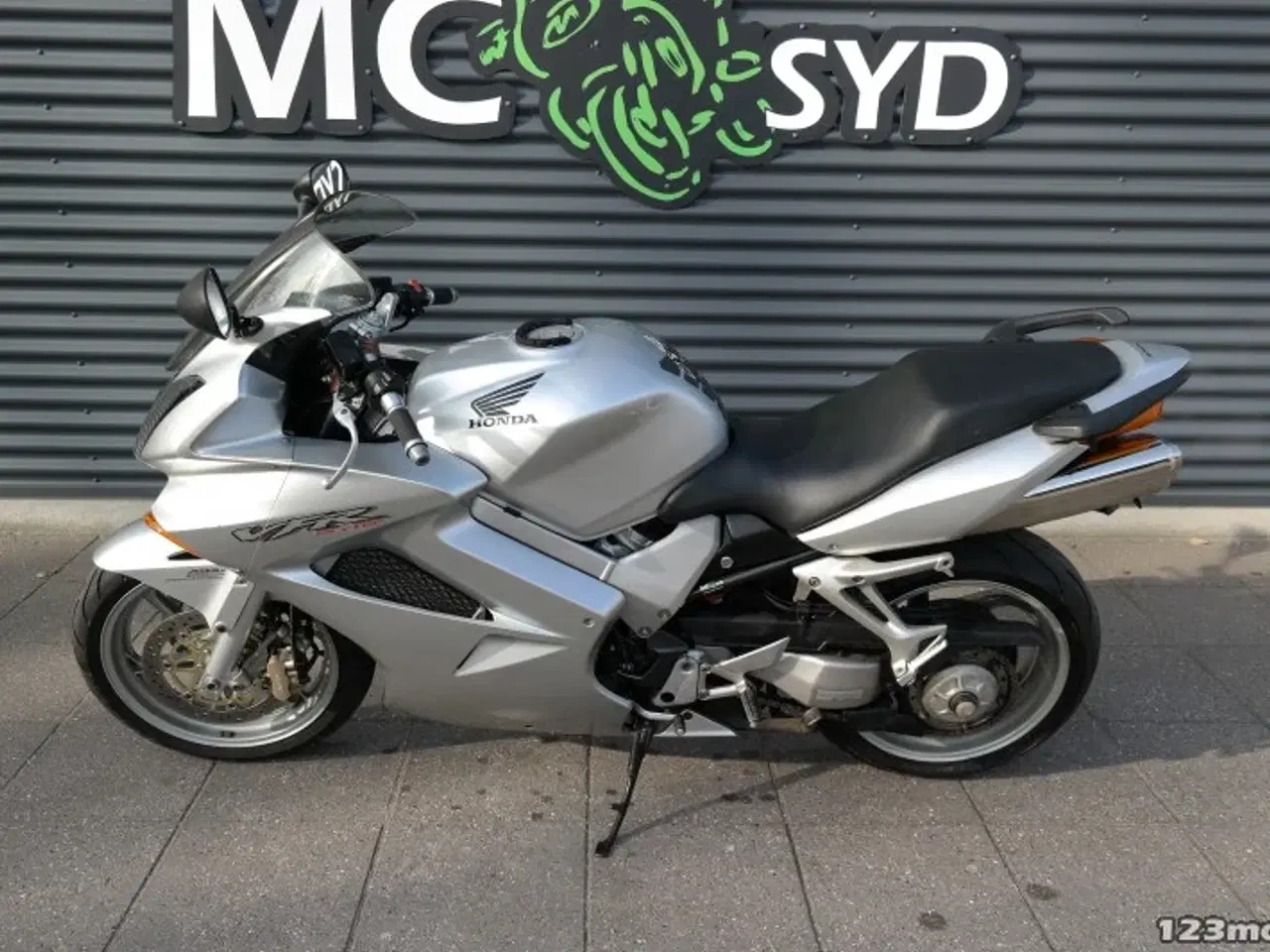 Billede 16 - Honda VFR 800 F MC-SYD       BYTTER GERNE