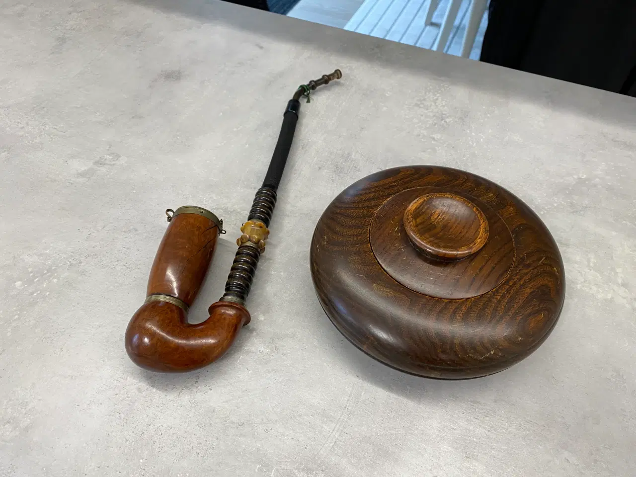Billede 1 - Gammel antik lang pibe i træ med gammel askesamler