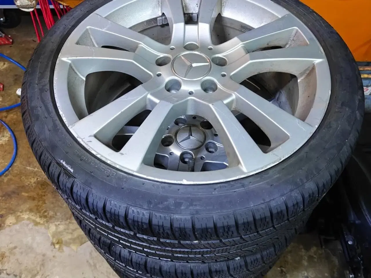 Billede 1 - Mercedes Alufælg 18" med helårsdæk