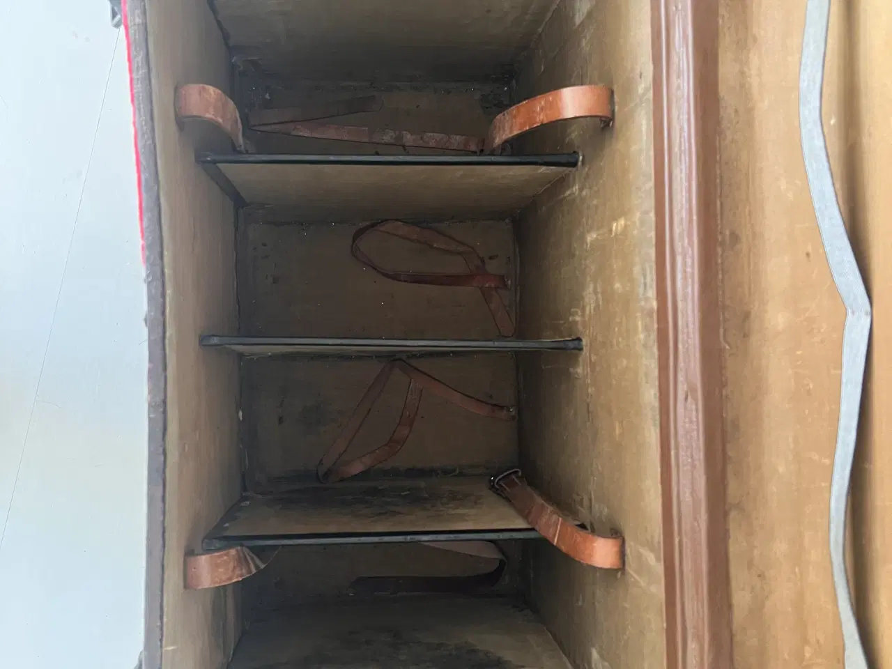 Billede 10 - Antik kuffert til at sælge vare fra