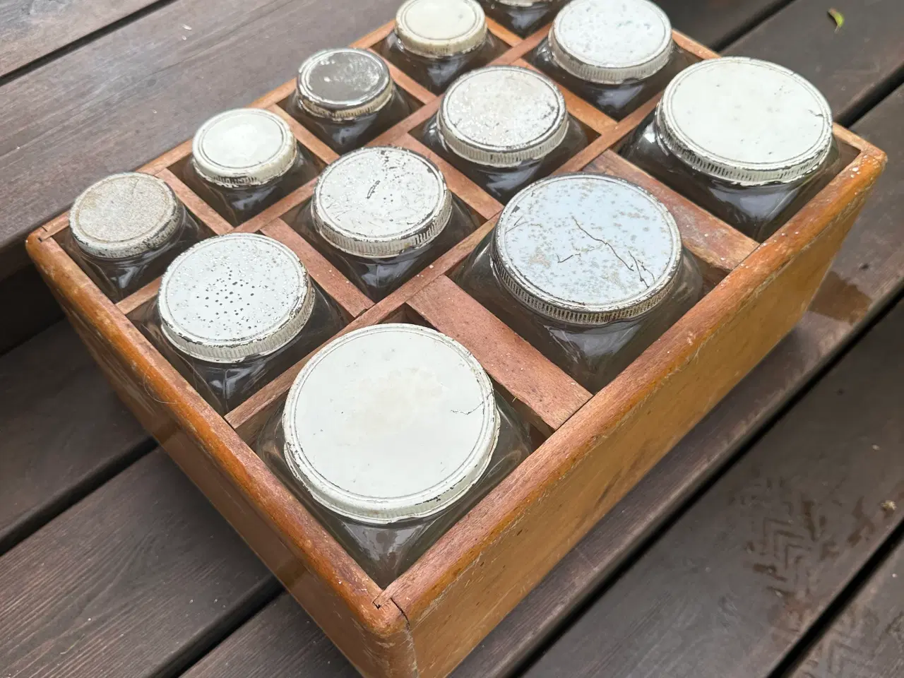 Billede 3 - Retro krydderihylde med 12 glas – vintage køkkenop