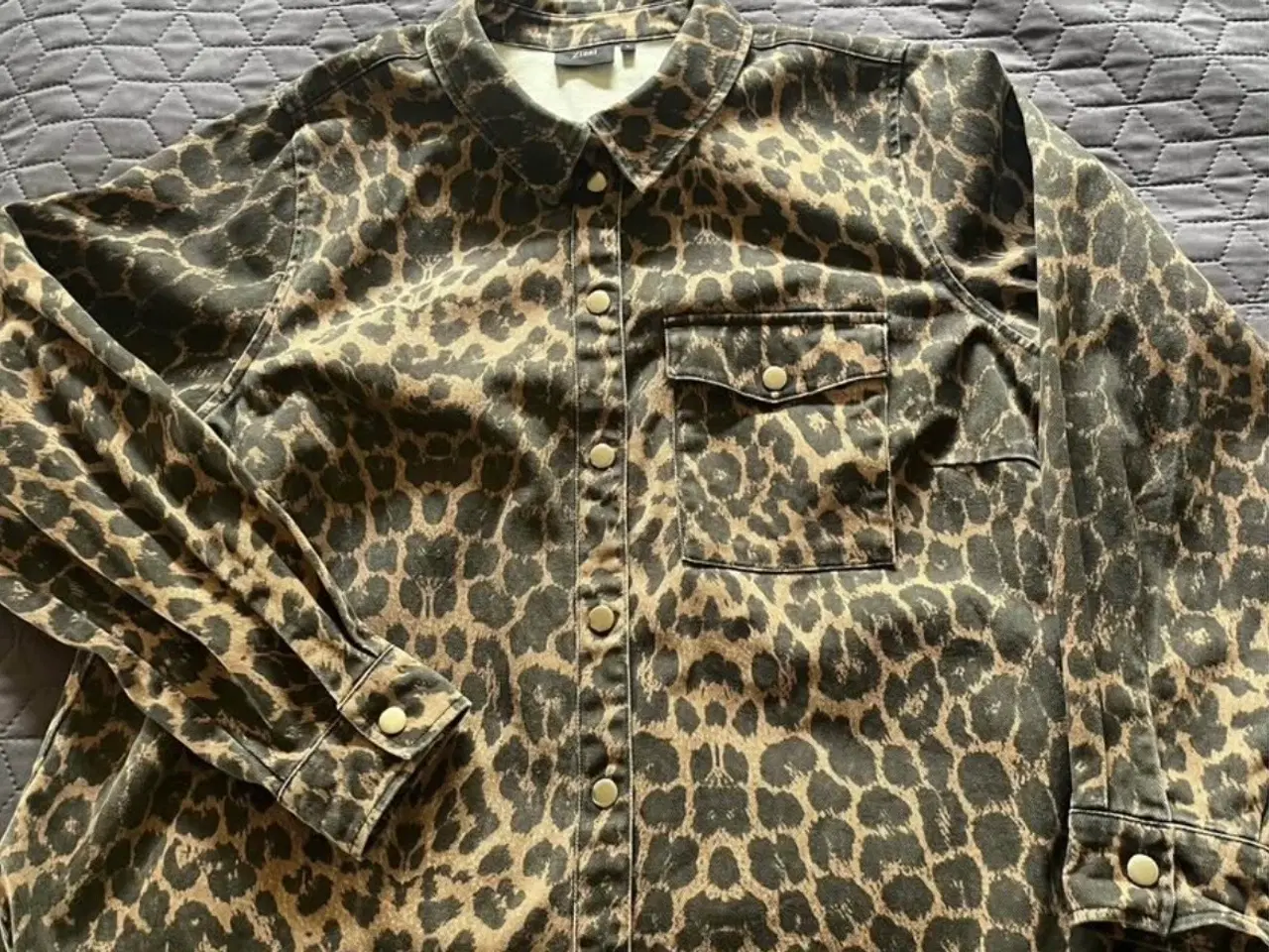 Billede 1 - Denim Leo skjorte/jakke sælges