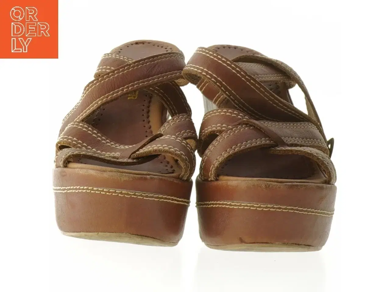 Billede 4 - Brune kilehæl sandaler i størrelse 39 fra M.officer (str. 39 )