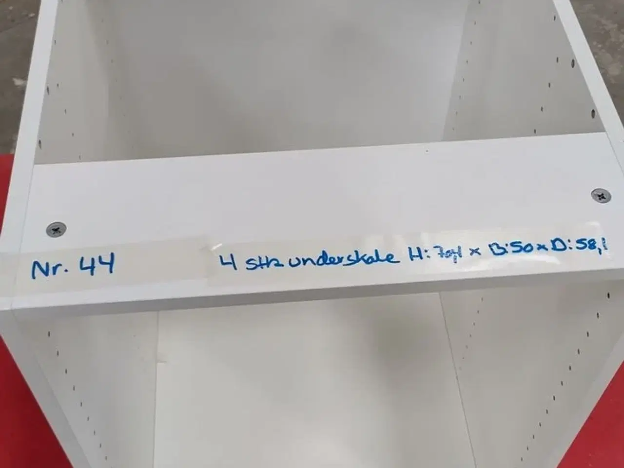 Billede 3 - 4 stk. usamlet underskabe H: 70,4 x B: 50 x D: 58,1 med 4 hylder