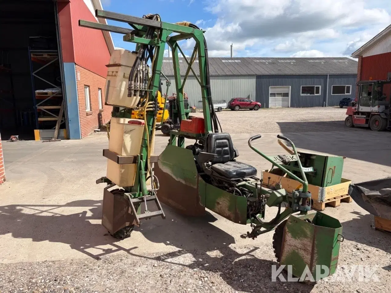 Billede 3 - Portaltraktor Jutek med redskaber