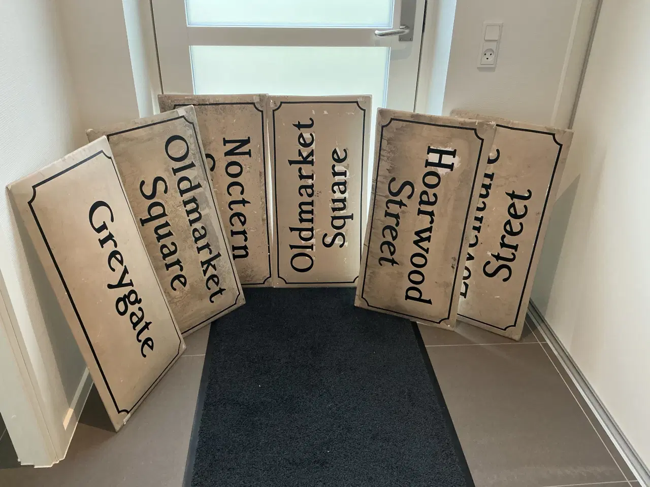 Billede 1 - Store skilte i plast 