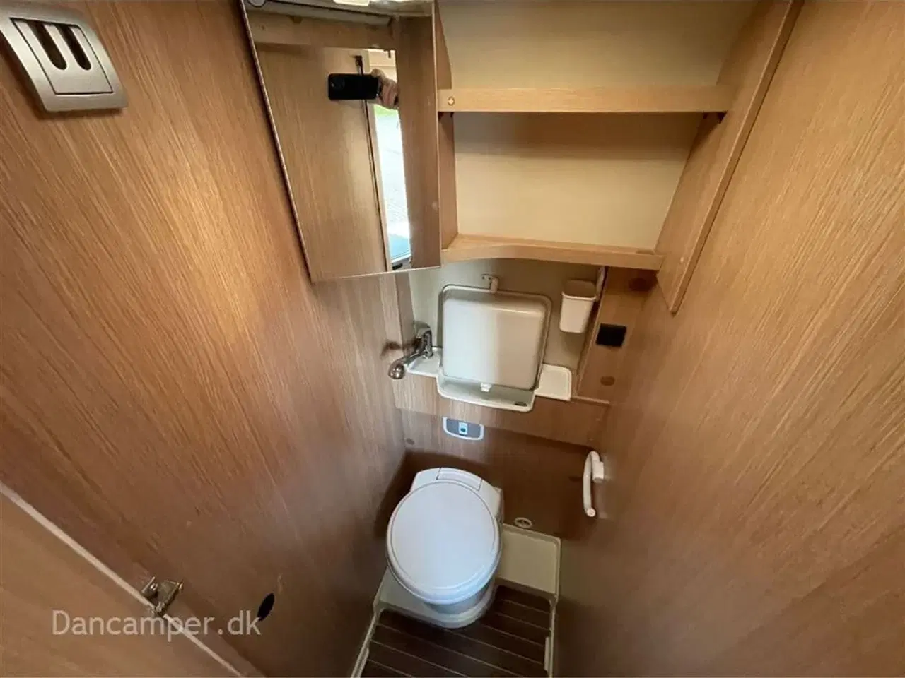 Billede 15 - 2017 - RoadCar R 600   MESSEPRIS kr. 524.900,- SPAR kr. 25.000,- Road Car R600 Van. 6 meters vogn med 6-trins manuel gear og anhængertræk