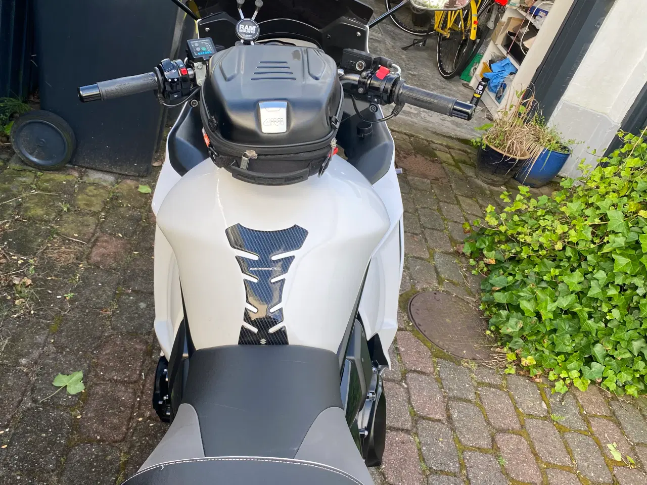 Billede 10 - Nysynet Suzuki  GSX 1250 FA, 2015