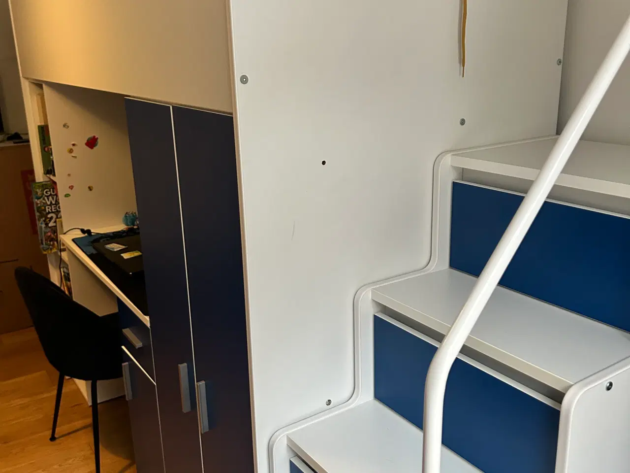 Billede 2 - Børnemøbel med seng, skab og skrivebord 