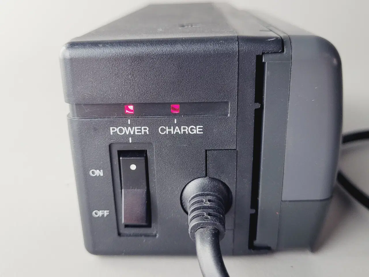 Billede 2 - ⭐️· 📷 JVC Oplader & Batteri (AA-V2EG / BN-V5GU) 