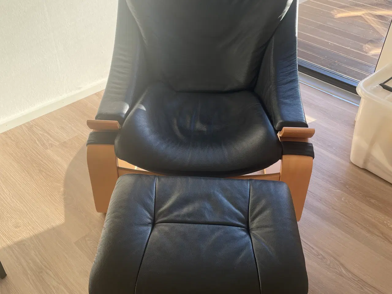 Billede 1 - Kroken stol samt skammel