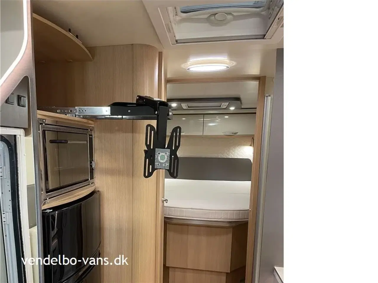 Billede 13 - 2021 - McLouis Nevis 379 G   Bred dobbeltseng over garagen - automatgear