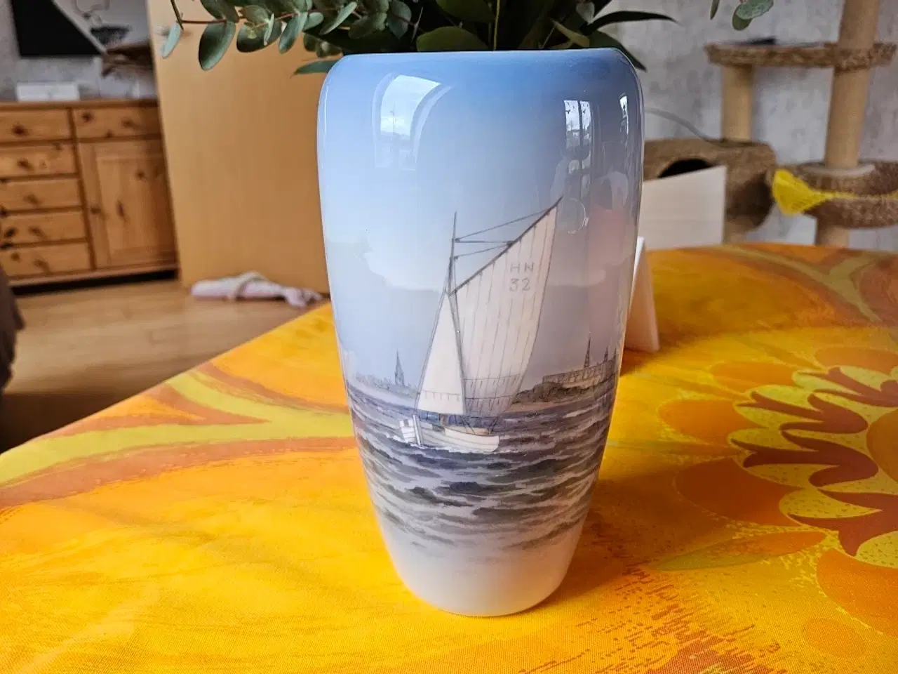 Billede 1 - Royal Copenhagen vase med sejlskib og Kronborg 